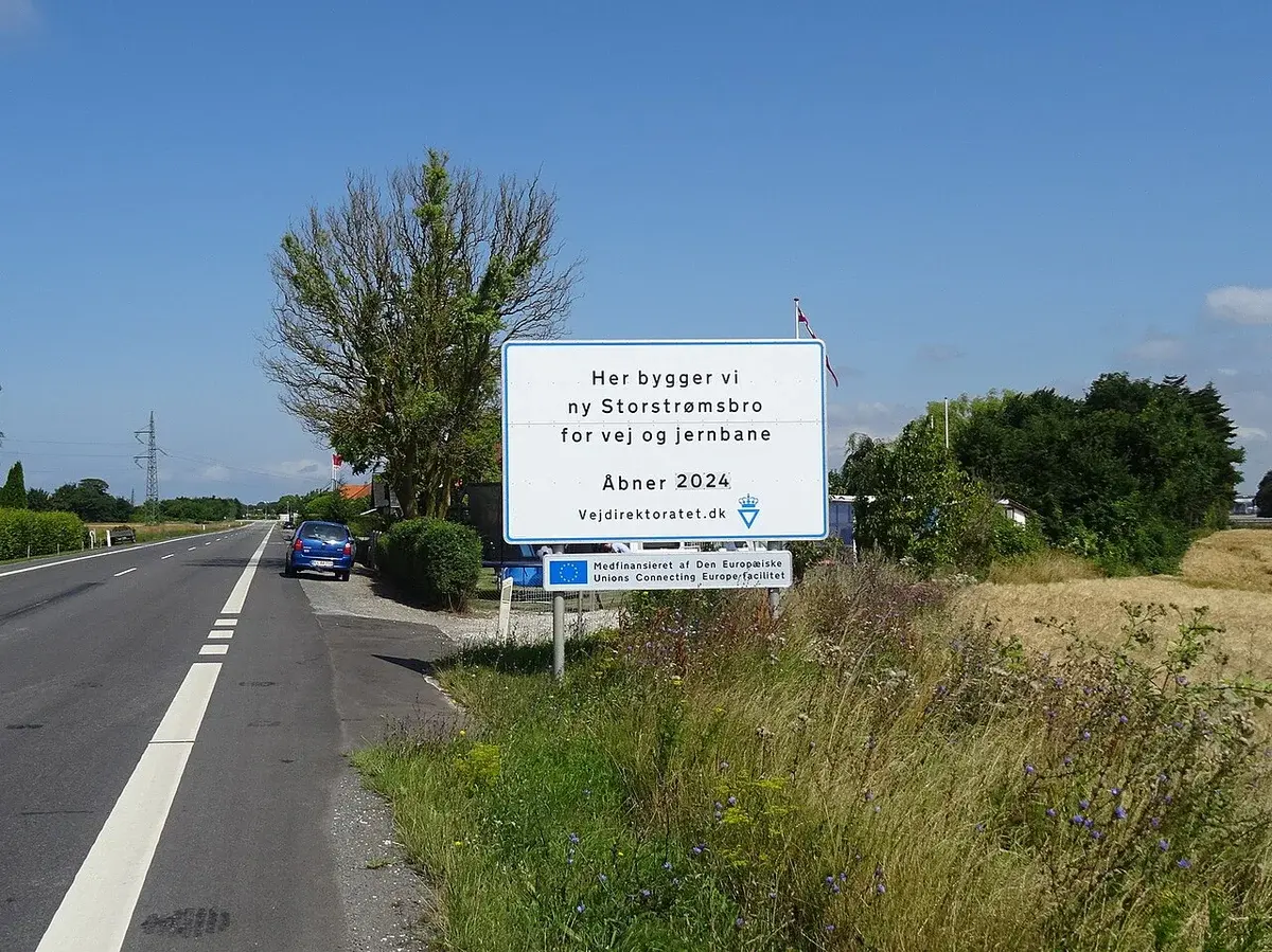 Roadside sign about new Storstrøm Bridge construction and opening in 2024
