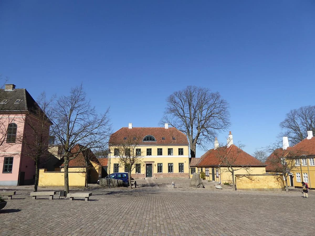Historic yellow building in a courtyard at Roskilde Cathedral School
